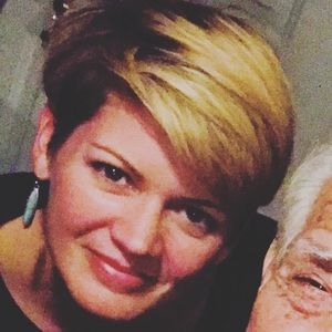 Meet your Posher, Elizabeth